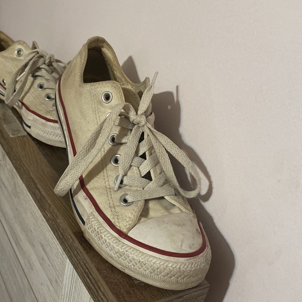 White converse - Picture 2 of 4